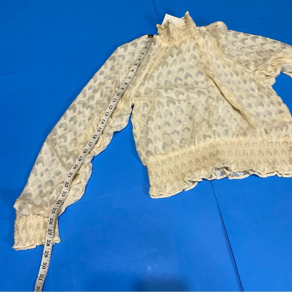 NWT! H&M Cream Lace Blouse - Picture 10 of 13